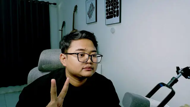 Di depan kamera