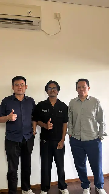 Foto bareng klien