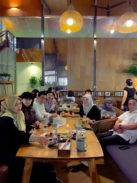 Pertemuan tim yayasan